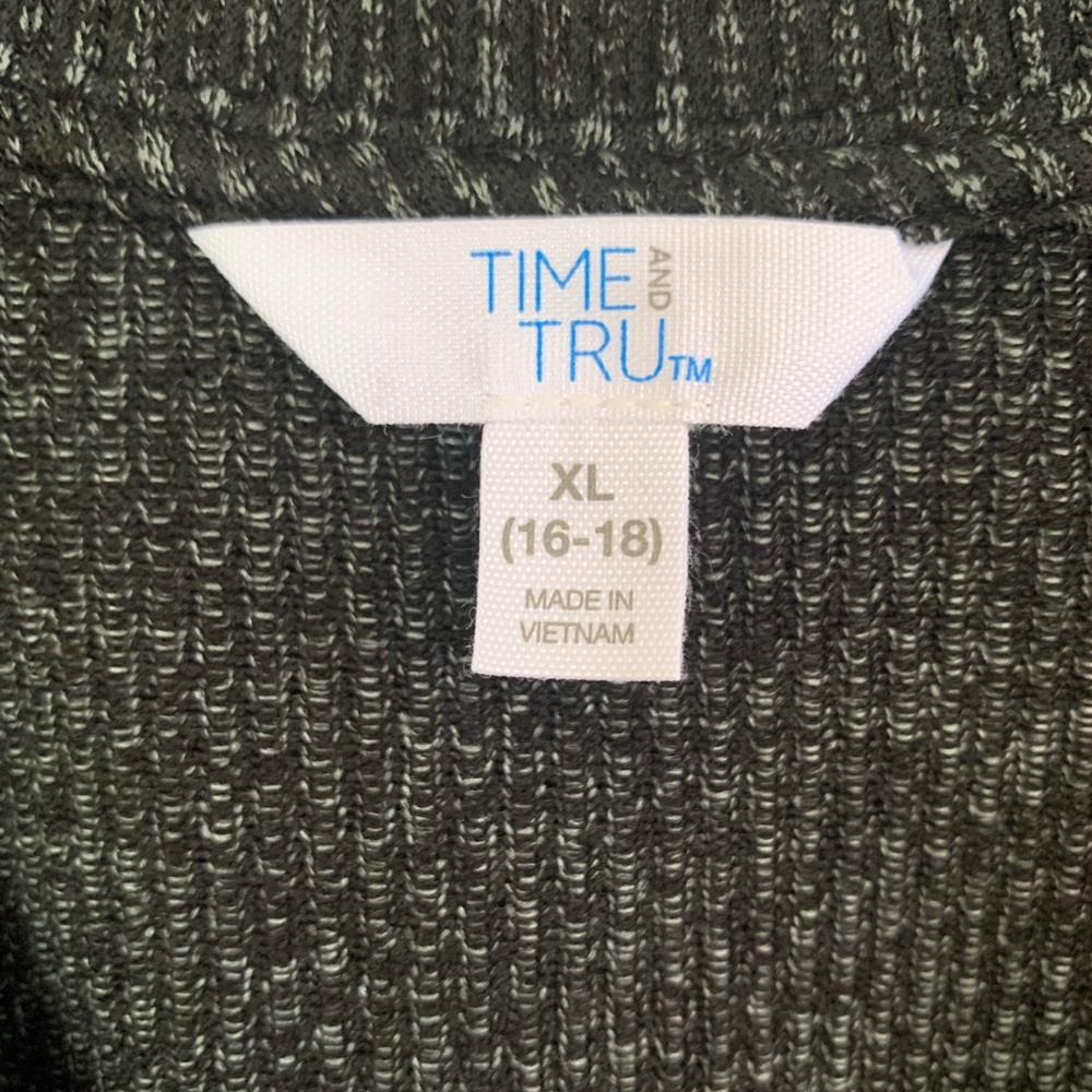 Time & Tru Heather Gray Rib Knit Cropped Relaxed Fit Sweater V Neck XL NWT - Picture 3 of 8